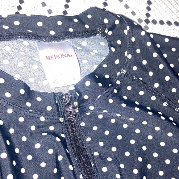 2 long sleeve rash guards - Picture 8 of 9